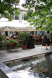 mit idyllischer Terrasse: das Café Lido (Foto. Marikka-Laila Maisel)